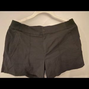 Athleta Trekkie shorts with snap and zipper
